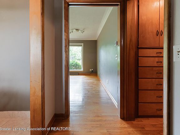 3rd image of 1145 Abbot Rd