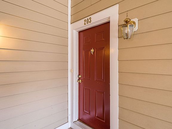 4th image of 20901 Cedarpost Sq Unit 203