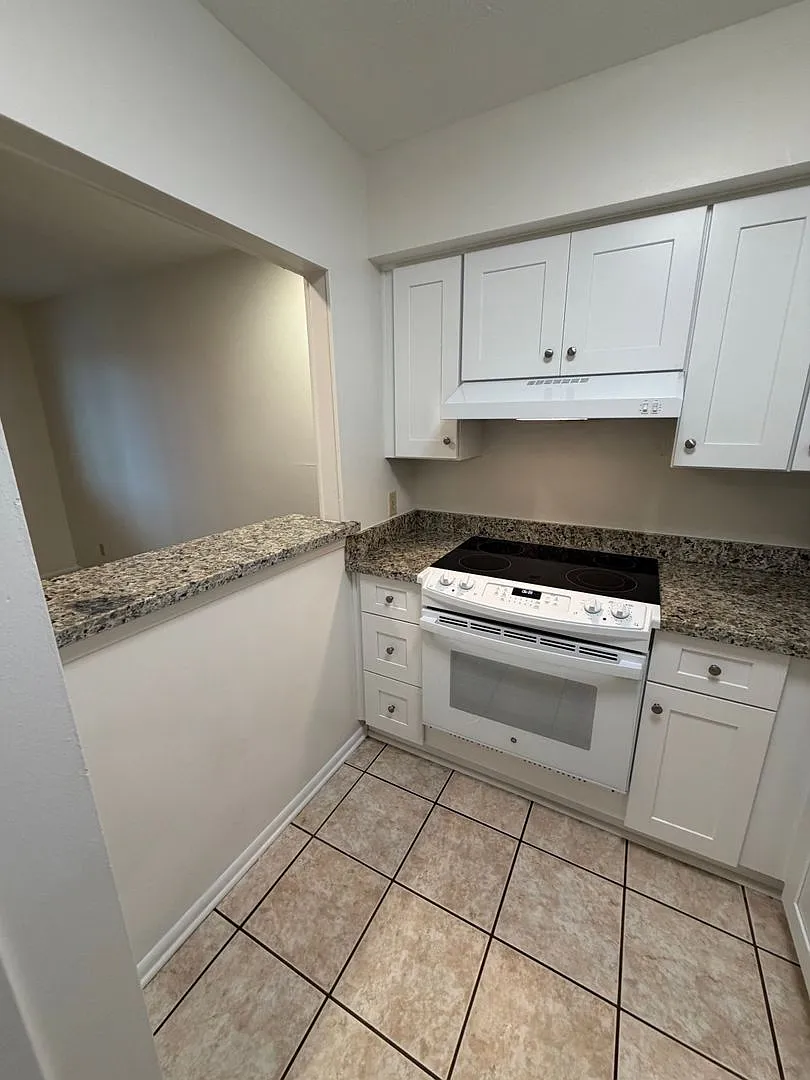 1400 Lake Avenue — Photo 4