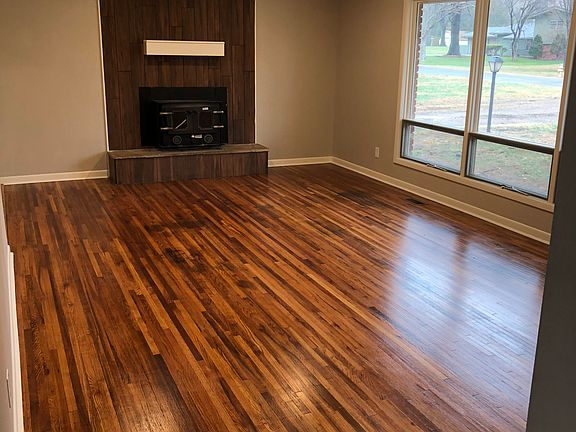 4th image of 8 Hillcrest Dr