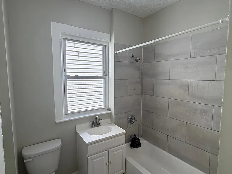 76 Eaton Pl #2 — Photo 4