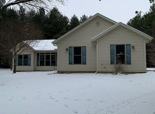 1330 Sleepy Hollow Rd, Amboy, IL 61310