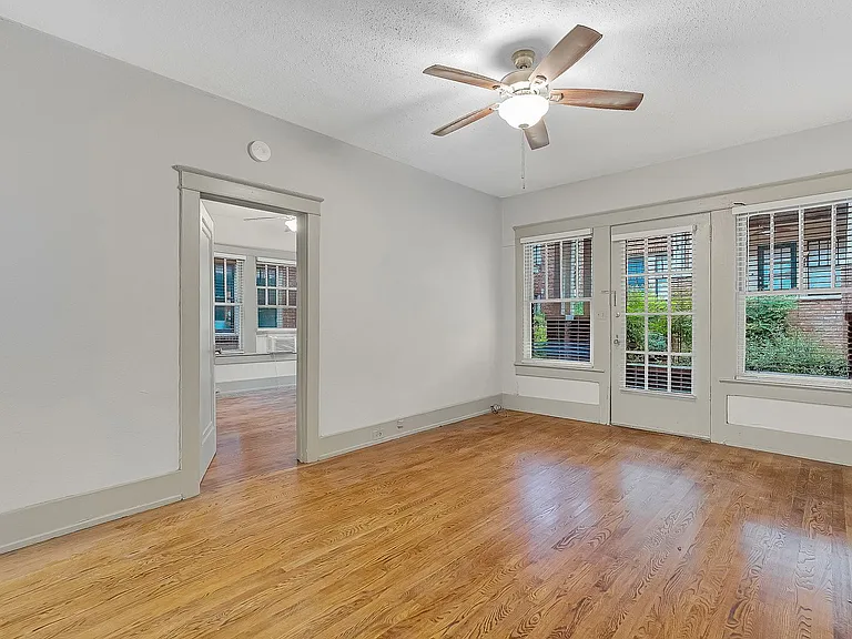 Highland Court II Apartments — Photo 9