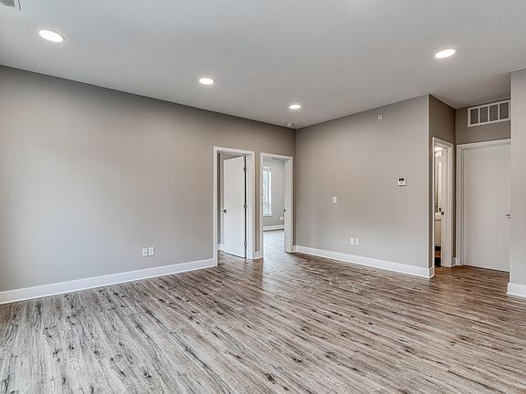 5th image of 1952 Bryn Mawr Ave #3C