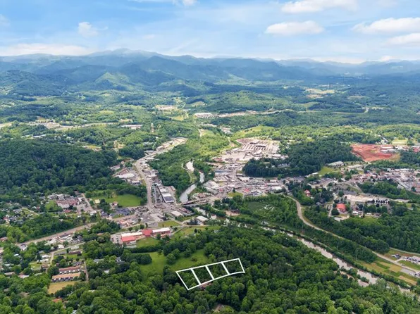 292 Kingwood Cir, Franklin, NC 28734