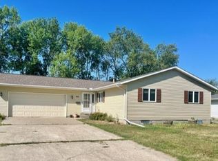 702 Sunrise Blvd, Redwood Falls, MN 56283