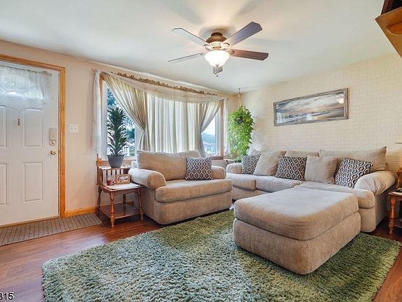 5th image of 728 Boesel Ave