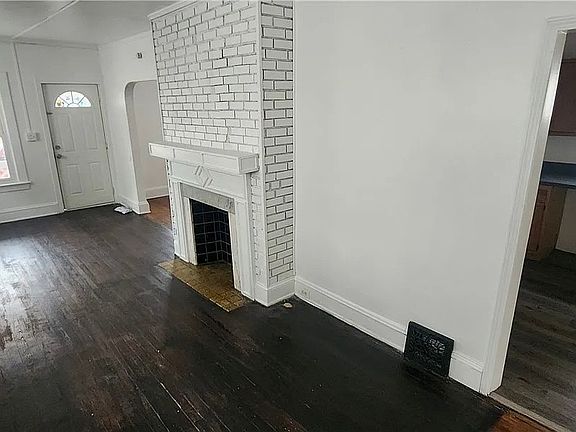 2nd image of 3210 Montclair Ave #1