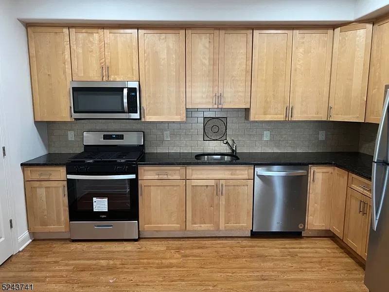 2 bed, 1.5 bath, $3,000 — Photo 2