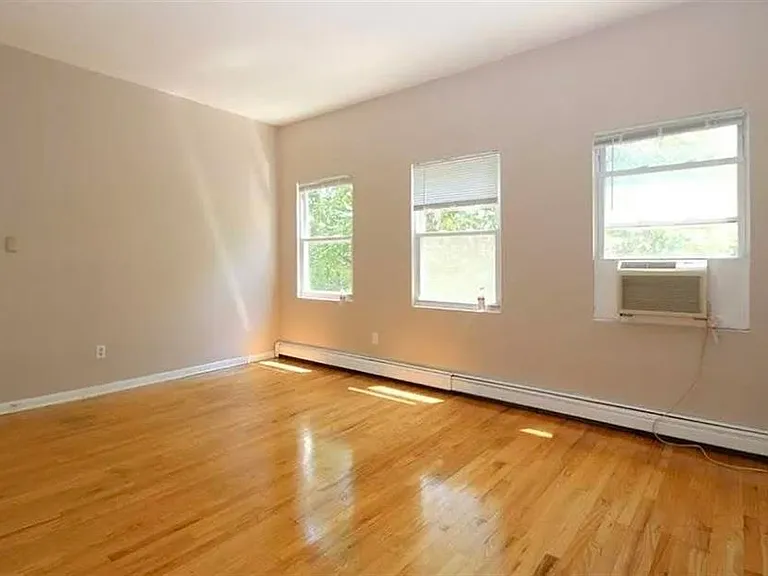 511 Park Ave #2 — Photo 1
