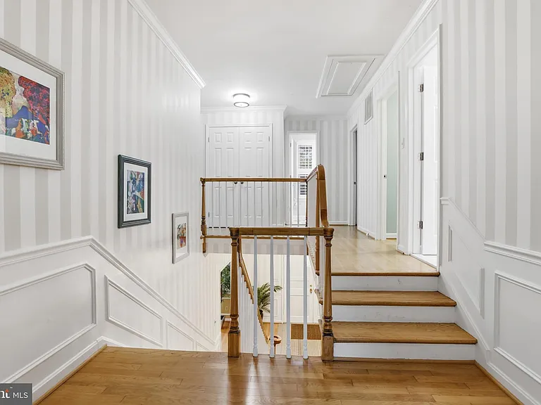 7715 Crossover Dr — Photo 36