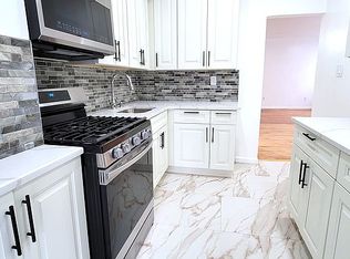 26-40 29th St #2B, Astoria, NY 11102