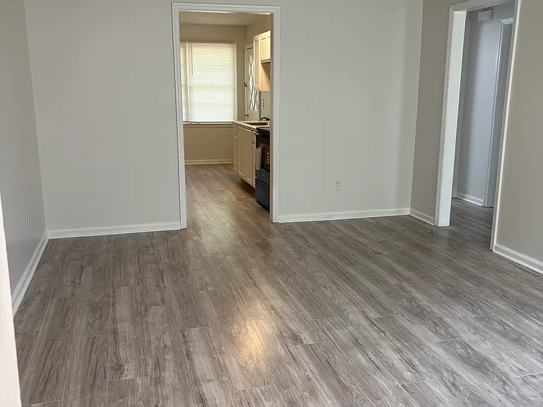 2139 & 2139-1/2 Mississippi Ave #1 — Photo 6