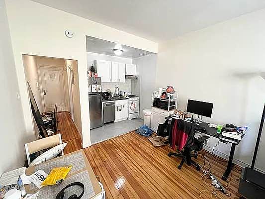 4th image of 10 W 76th St #5