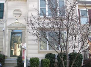 6007 Raina Dr, Centreville, VA 20120