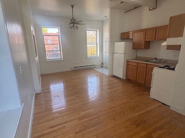 121 Dove St #3