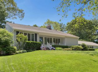 7 Old Town Ln, Halesite, NY 11743