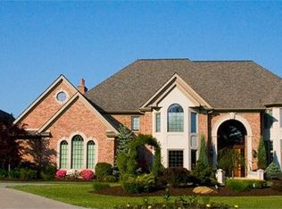 101 Brookside Ln, Coraopolis, PA 15108