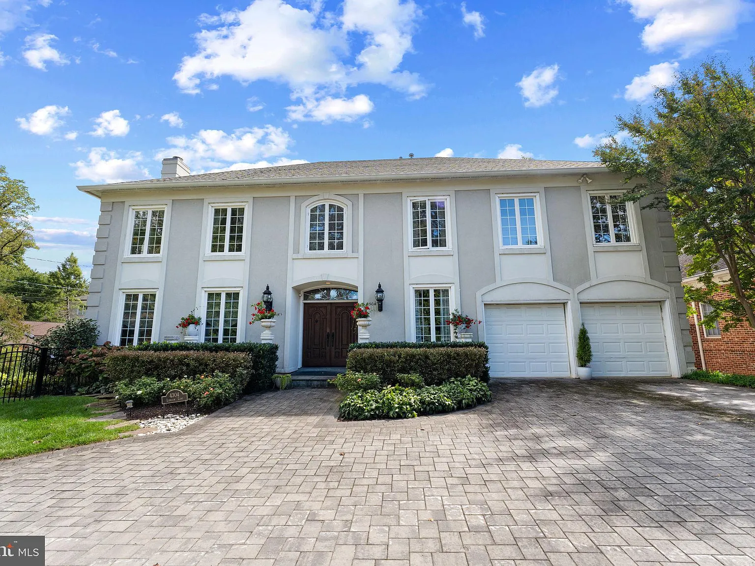 5 bed, 4.5 bath, 5654 sqft, $8,000 — Photo 2