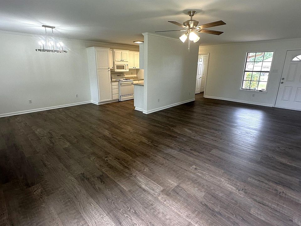 2nd image of 1305 Oak Forest Dr