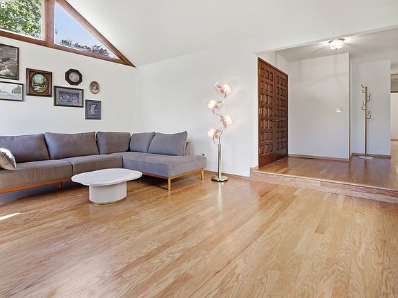 5th image of 501 N Buckley Ln
