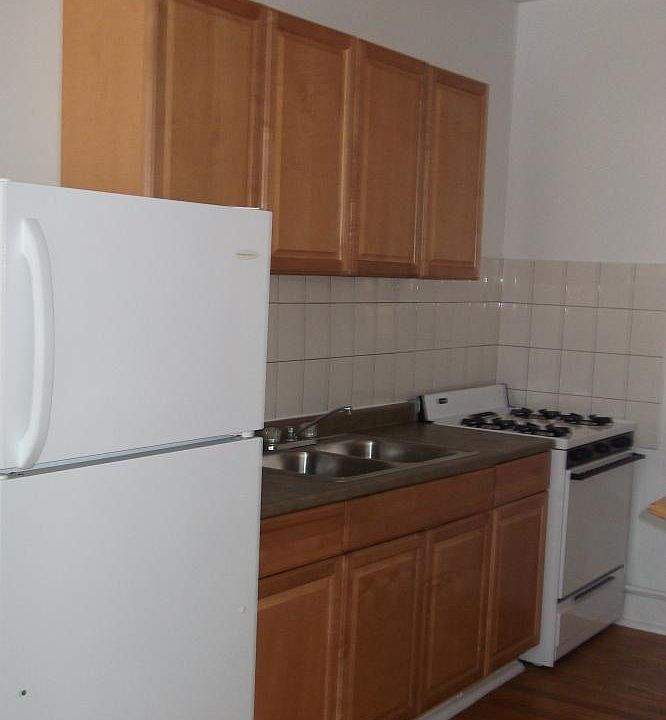 1st image of 7600 N Greenview Ave APT 303
