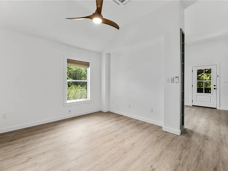 7505 Grover Ave #GARAGE B — Photo 17