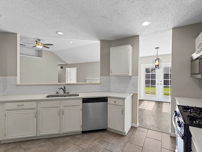 2847 Red Oak Dr — Photo 10