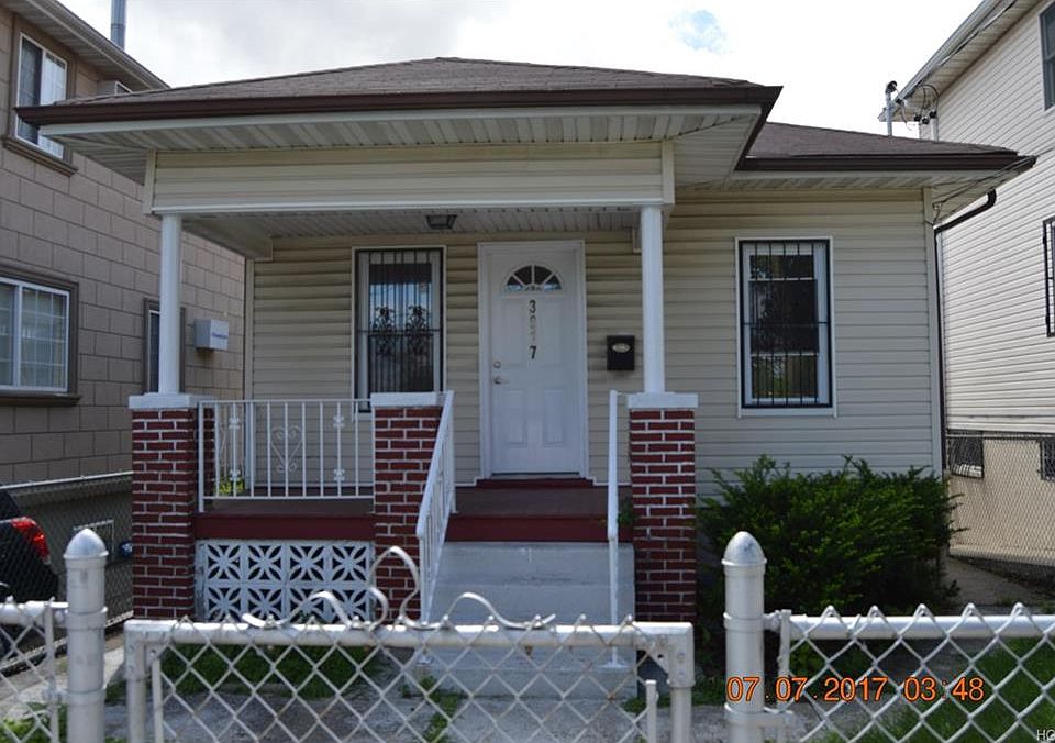 2nd image of 3917 Rombouts Ave