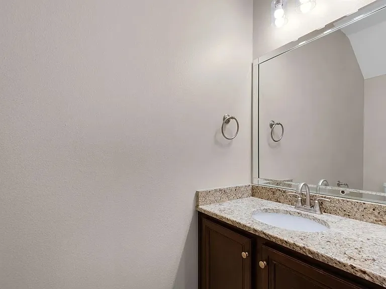 17 W Shady Oaks Ln #C — Photo 14