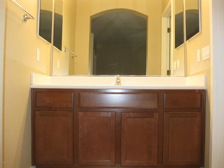 1143 E Cedar St — Photo 14