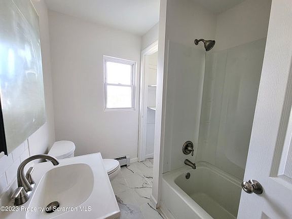 4th image of 211 N Lincoln St #1