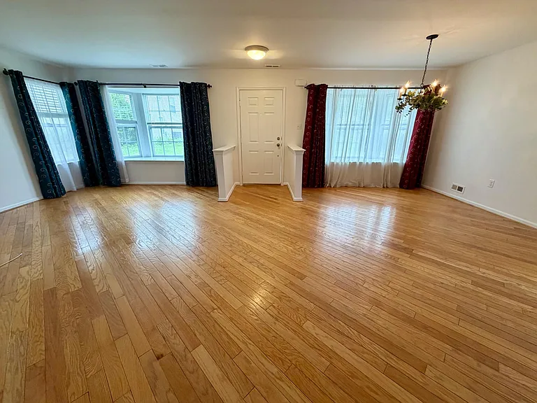 113 Broadleaf Pl — Photo 6