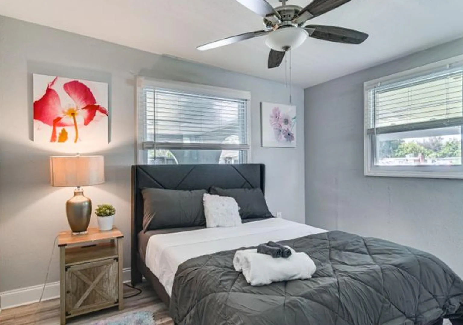 4 bed, 3.0 bath, 1372 sqft, $957 — Photo 2