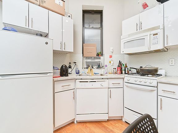 5th image of 163 Chrystie St APT 20
