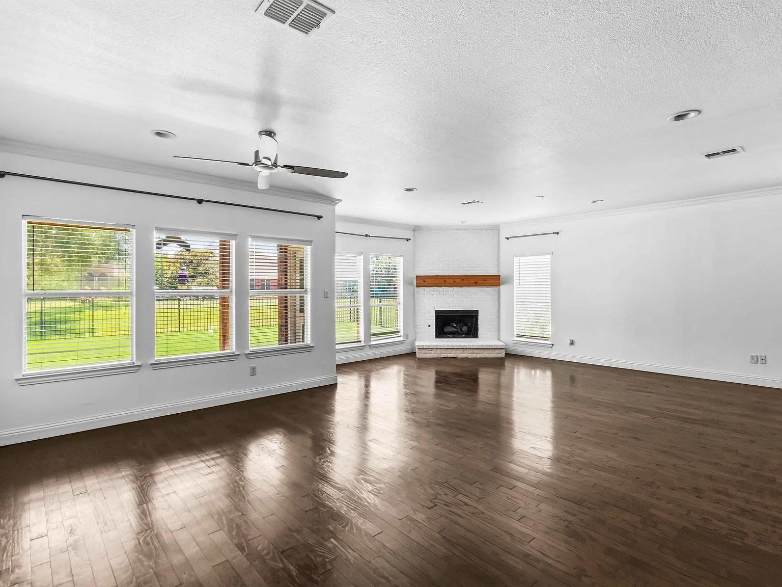 4 bed, 2000 sqft, $3,000 — Photo 4