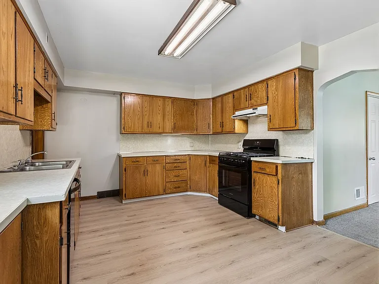 405 William St — Photo 9