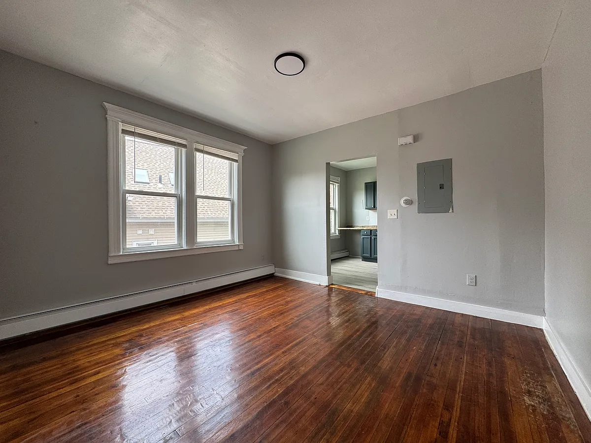 Building Photo - 202E2 Mather St #2E