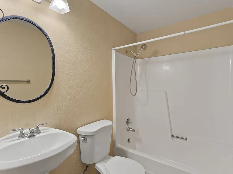 8612 N Mayfair St #6 — Photo 12