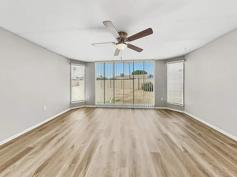 238 W Garfield Ave — Photo 1