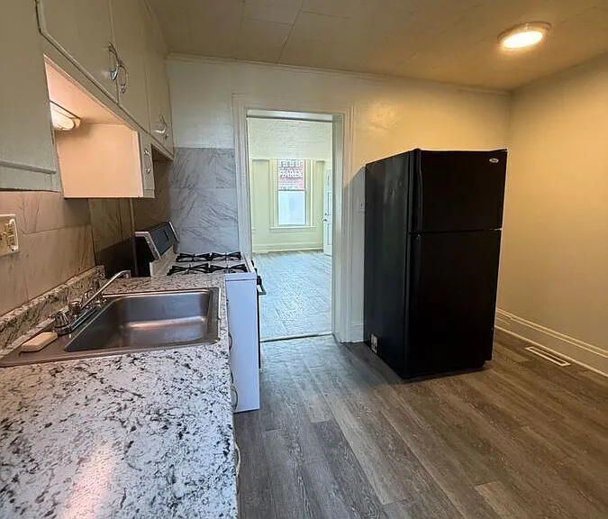 717 W Market St #A — Photo 17