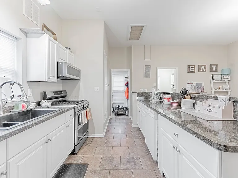 218 Orange St — Photo 8