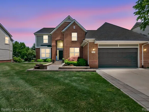 884 Grandview Dr, Commerce Township, MI 48390
