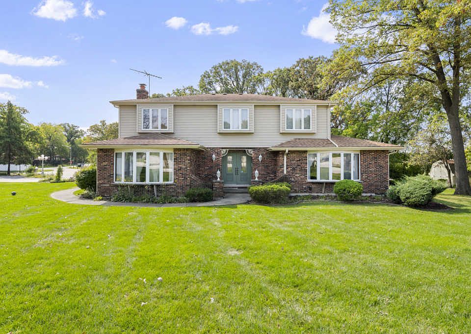 1st image of 15924 S Oak Valley Ct