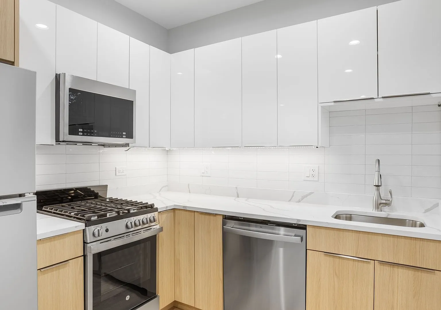 2 bed, 500 sqft, $2,400 — Photo 4