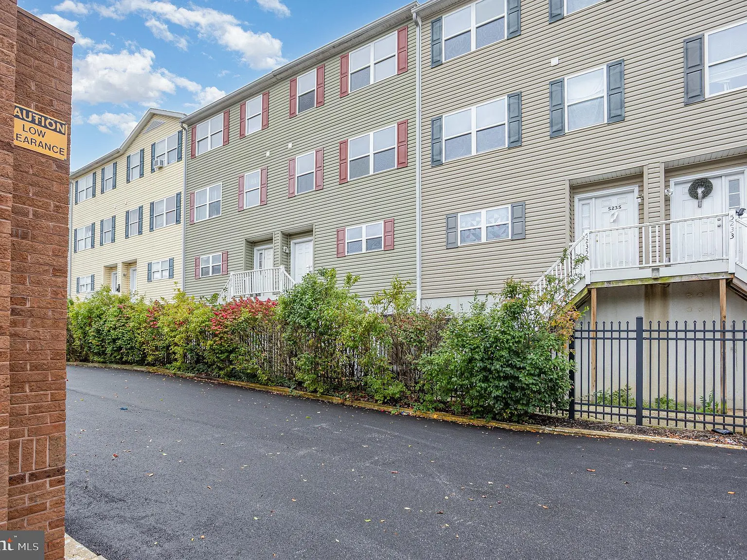 4 bed, 2000 sqft, $2,100 — Photo 1