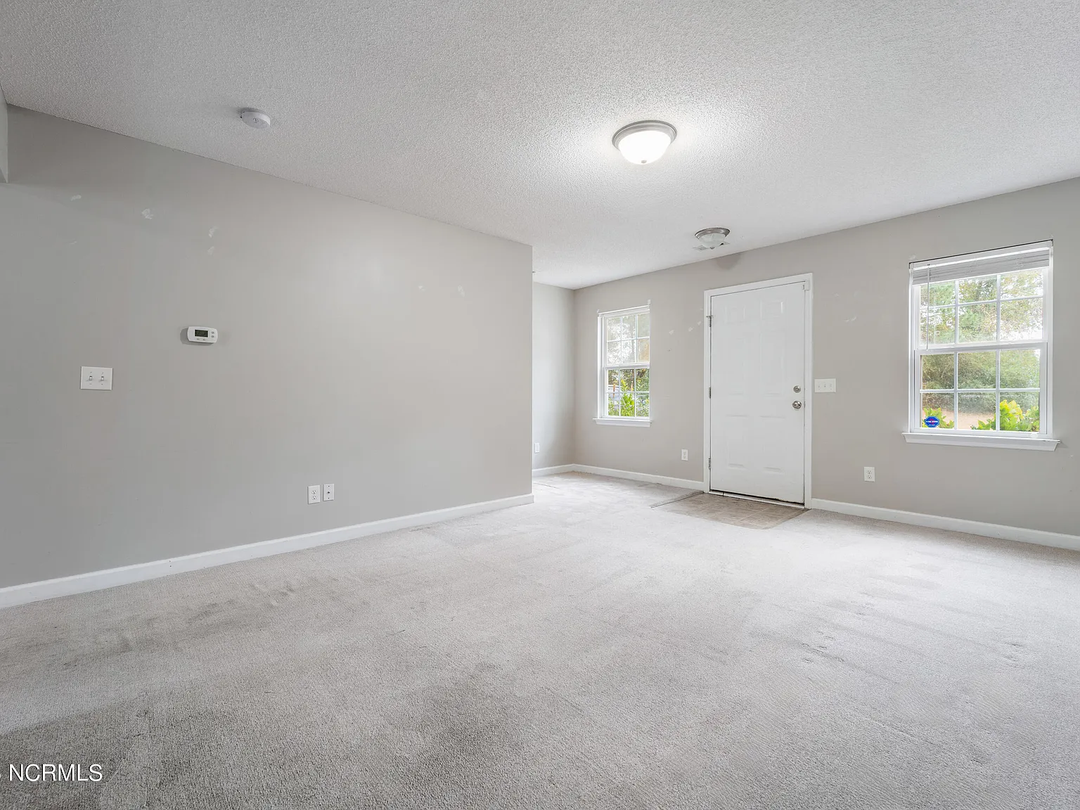 2 bed, 2.5 bath, 1008 sqft, $1,295 — Photo 3