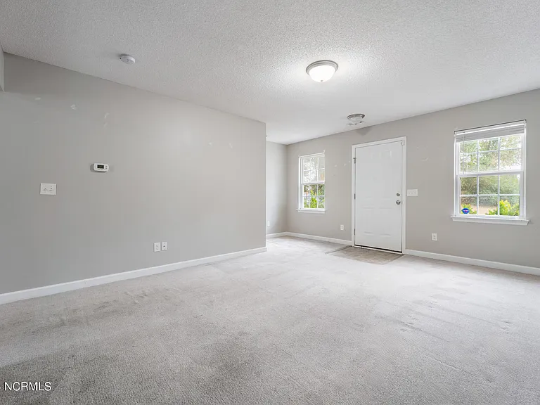 300 Burley Dr #10 — Photo 3