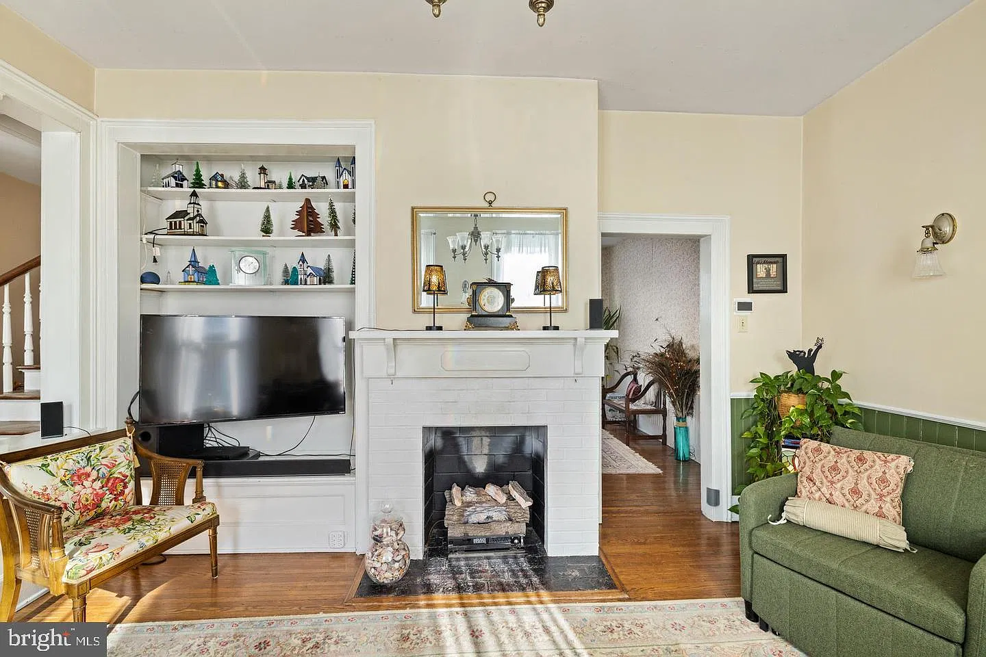 4 bed, 2.0 bath, 2302 sqft, $2,800 — Photo 4