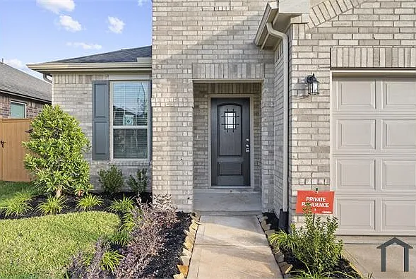 4 bed, $2,730 — Photo 3
